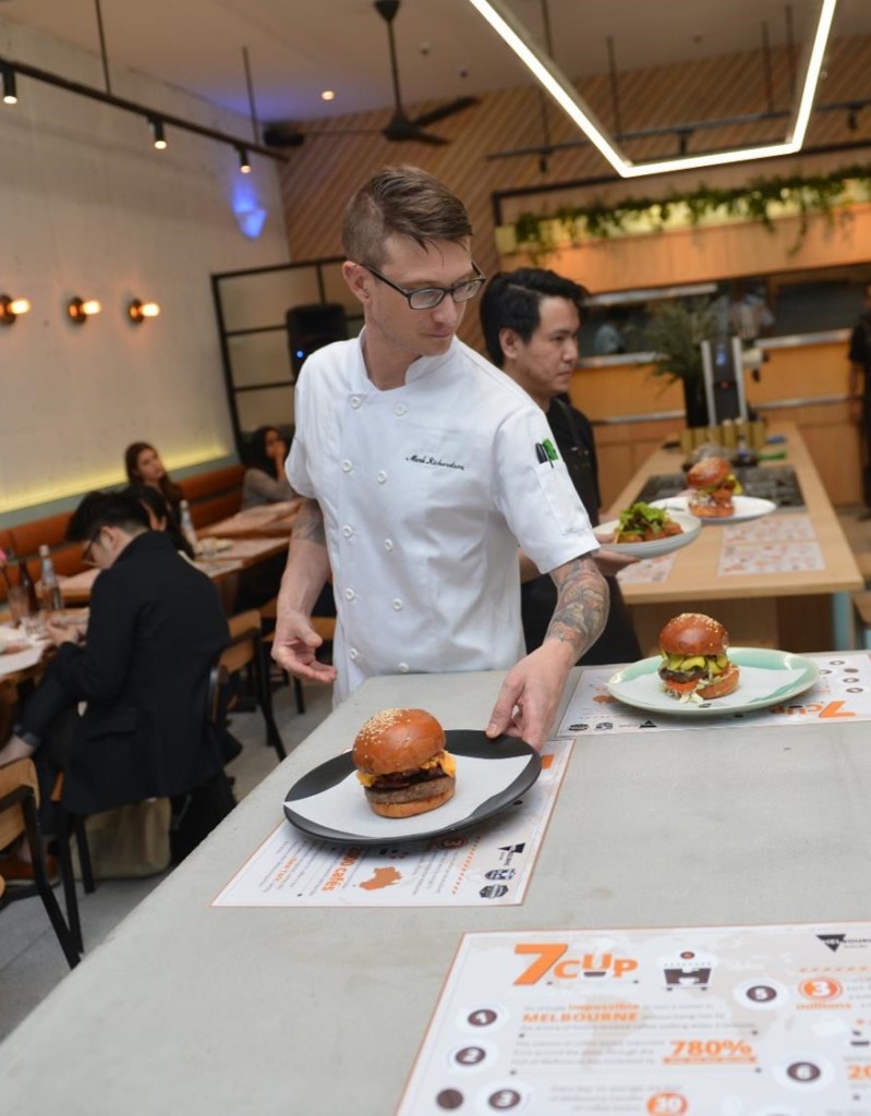 Mark Richardson, Head Chef ST. ALi yang akan mengawasi menu