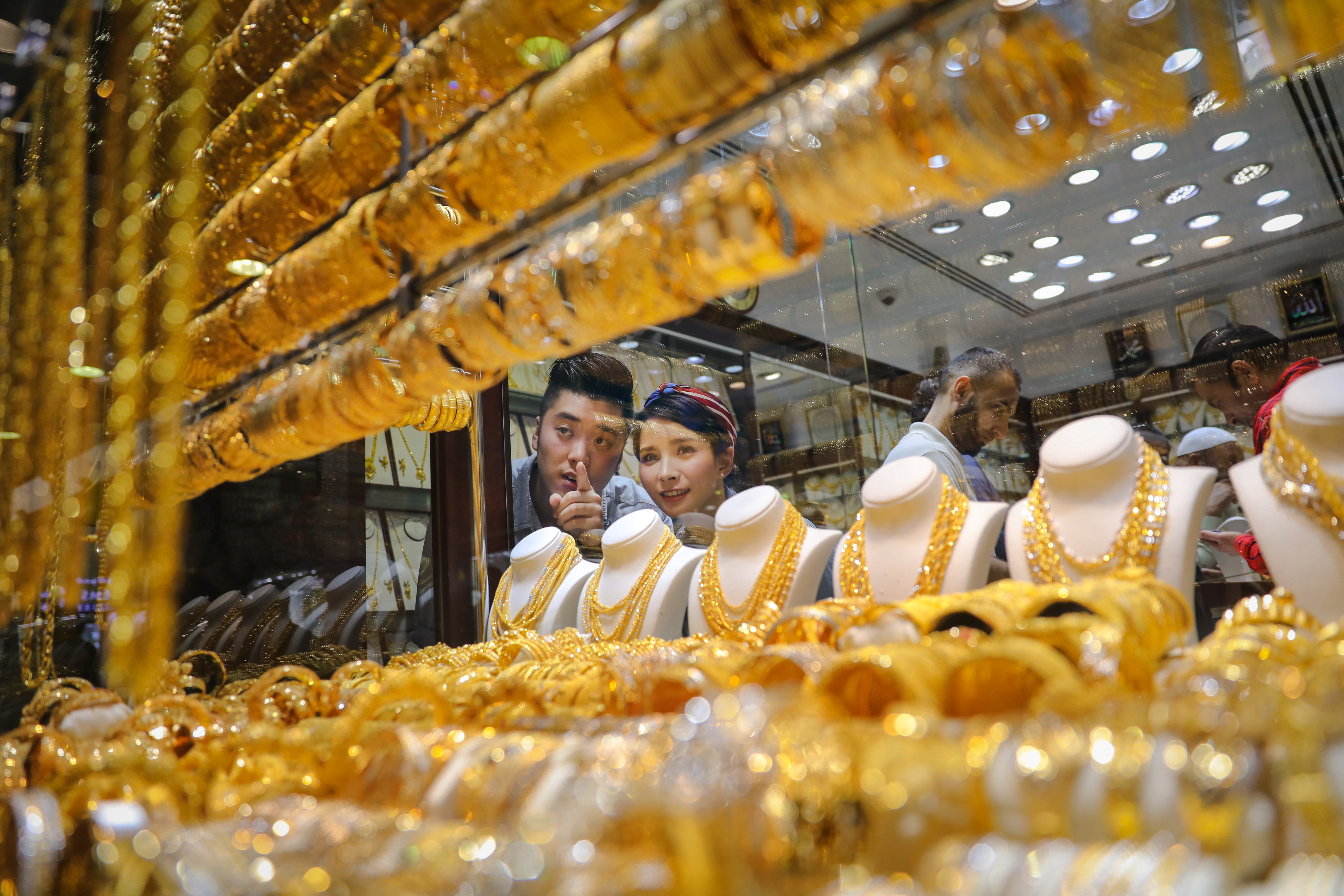 Голден дубай. Gold Souk Дубай. Золотой рынок Gold Souk. ОАЭ, Gold Souk, Deira,Dubai. Золотой базар в Дубае.